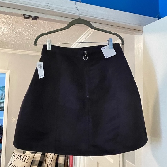 Adorable black mini skirt - Picture 2 of 4